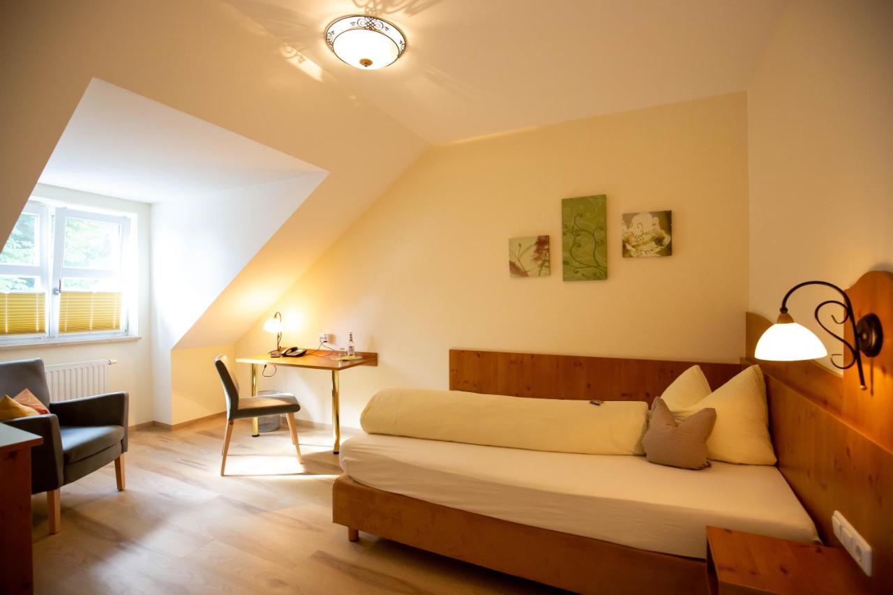 Gasthaus Und Hotel Goettler Josef Rumeltshausen Kültér fotó