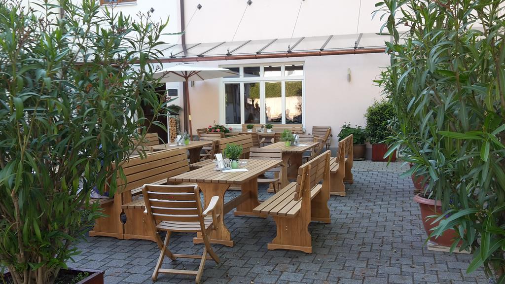 Gasthaus Und Hotel Goettler Josef Rumeltshausen Kültér fotó